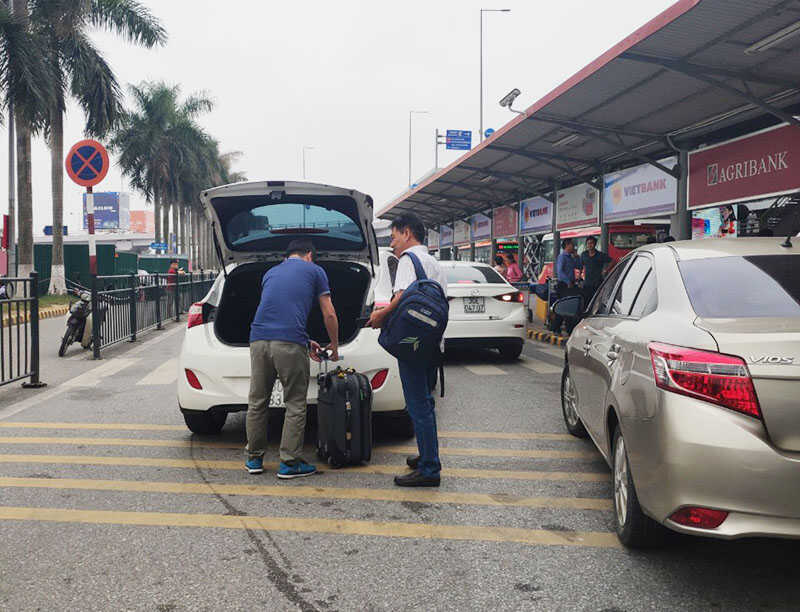 Quy trình đặt xe 4 chỗ sân bay Tân Sơn Nhất chất lượng cao của thuexehuydat.com nhanh chóng, dễ dàng